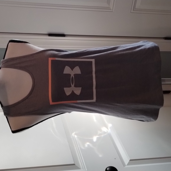 Under Armour Sleeveless Shirt - Picture 2 of 6